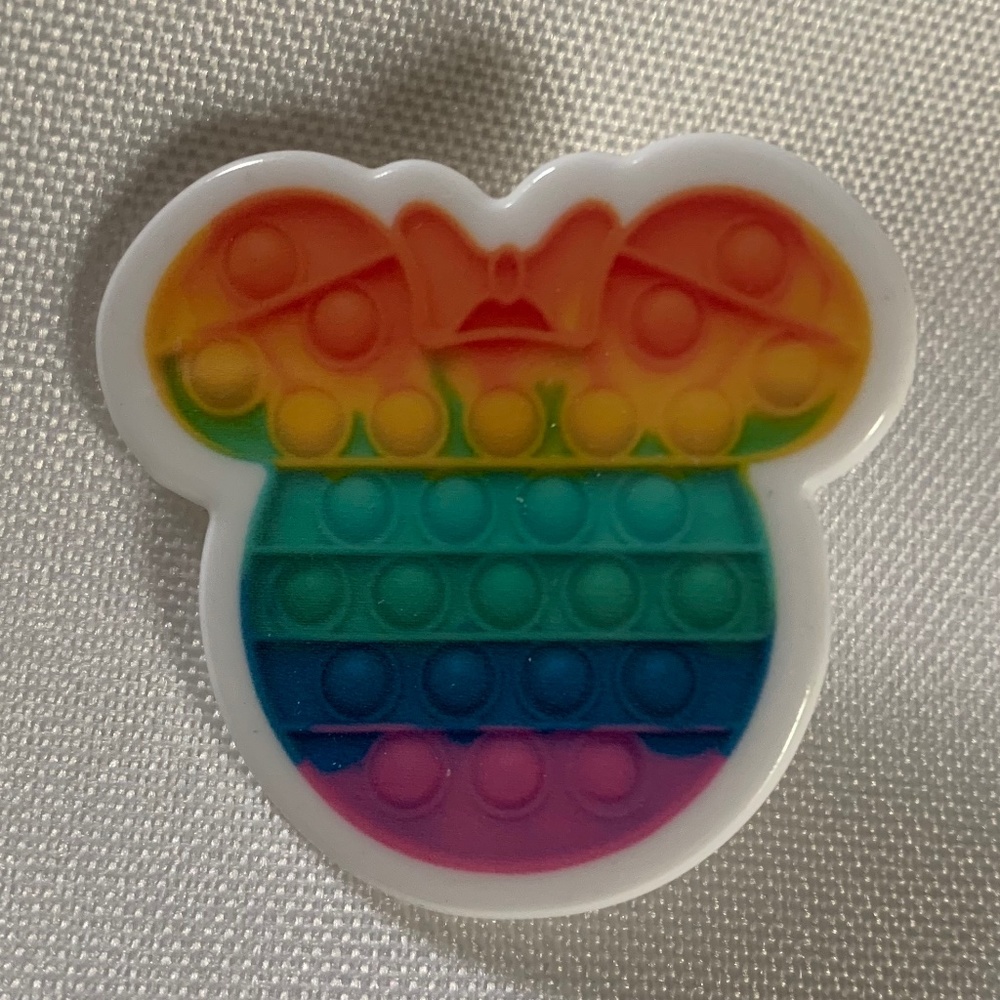 NWT. Handmade Pin Brooch of Disney’s Minnie Mouse with Fidget Picture.